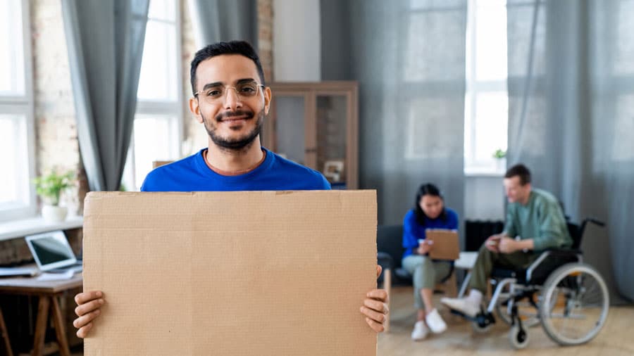 Read more about the article An Inside Look at Pros & Cons of Using Cardboard in Shipping